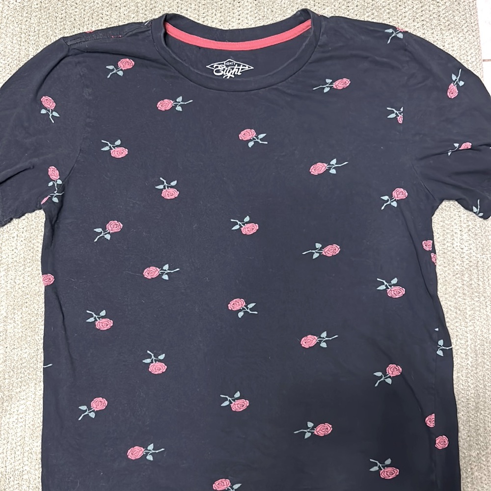 Eighty eight women’s t-shirt black with roses design size large